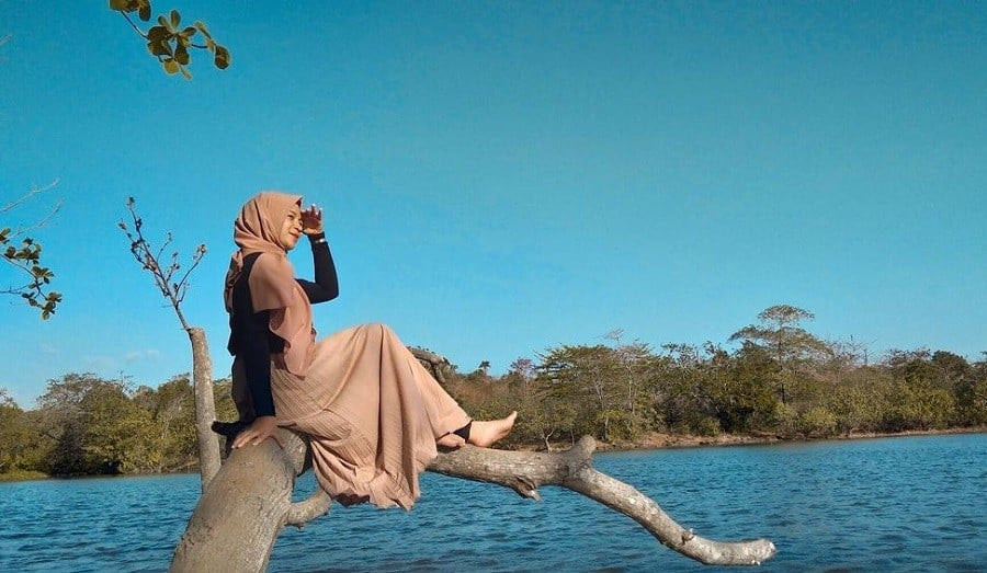 Pantai Santolo