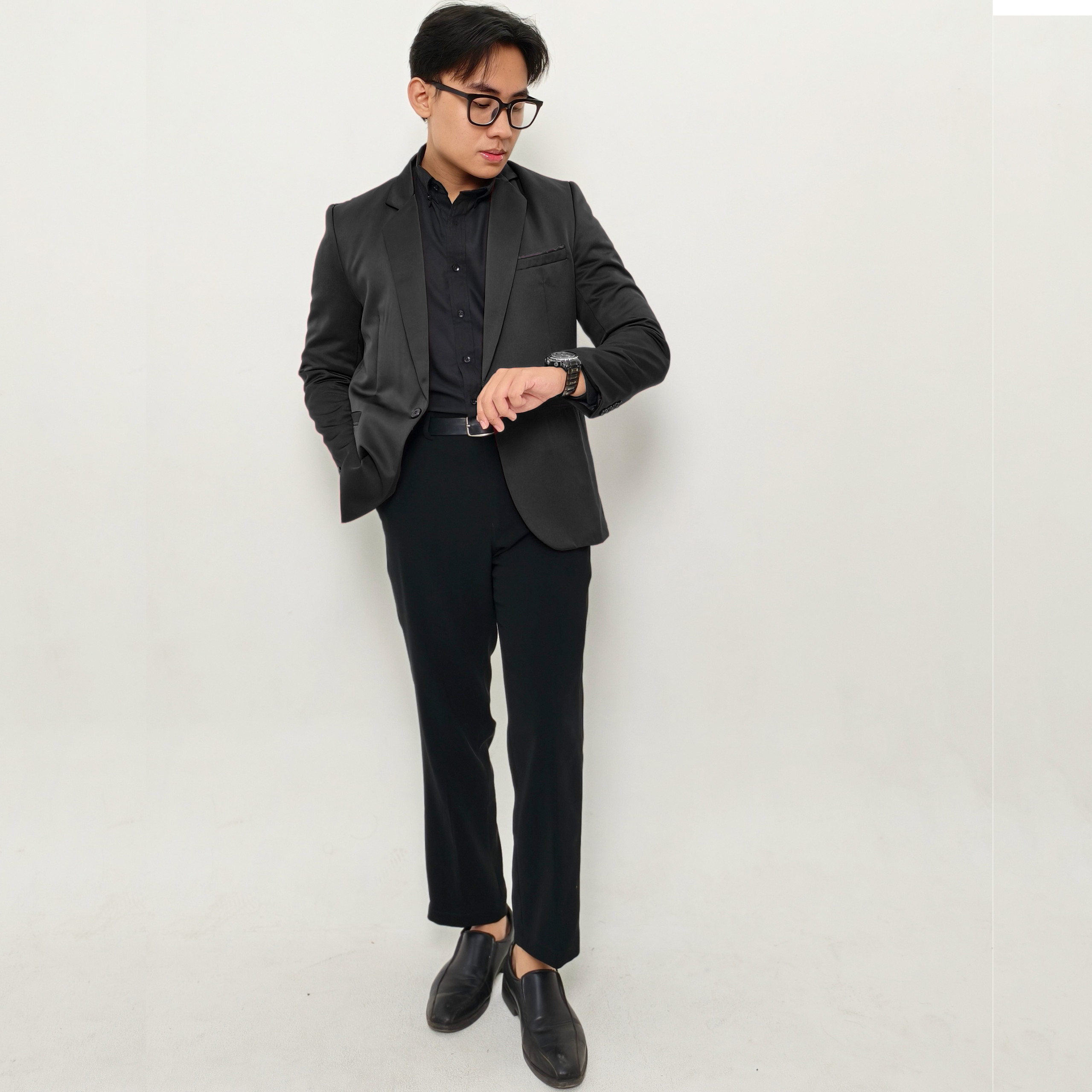 Moderaizen Hitam preview
